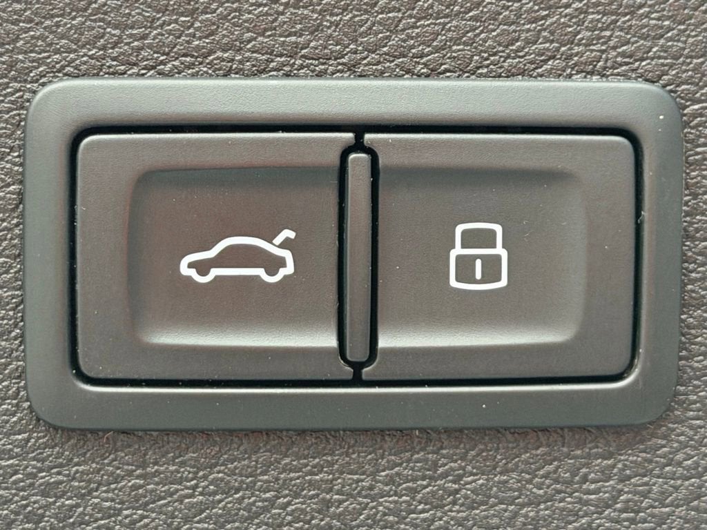 2024 Audi Q8 e-tron Sportback S line Premium Plus