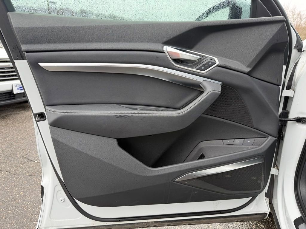 2024 Audi Q8 e-tron Sportback S line Premium Plus