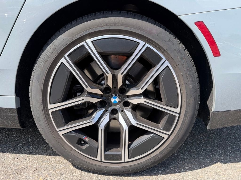 2023 BMW 7 Series 760i xDrive