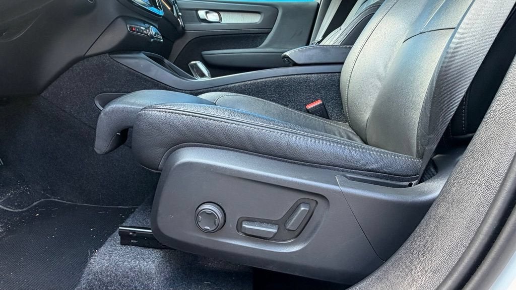 2025 Volvo XC40 Plus Dark Theme
