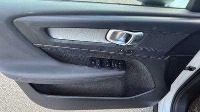 2025 Volvo XC40 Plus Dark Theme