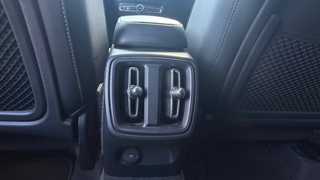 2025 Volvo XC40 Plus Dark Theme