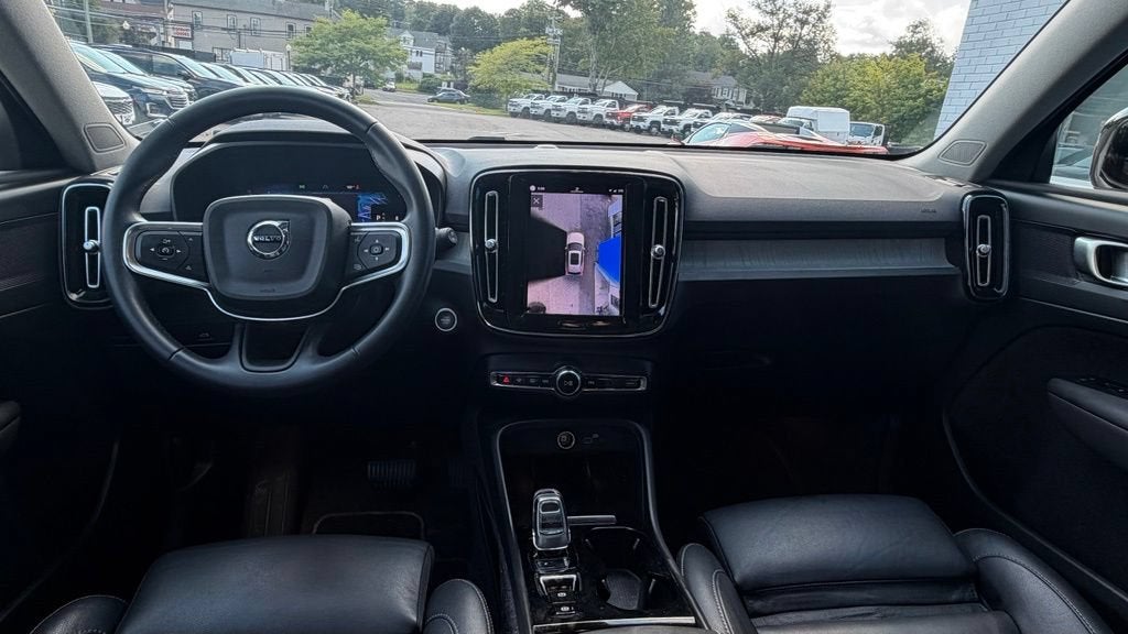 2025 Volvo XC40 Plus Dark Theme