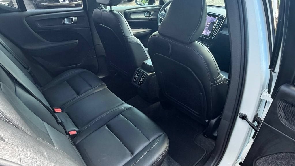 2025 Volvo XC40 Plus Dark Theme