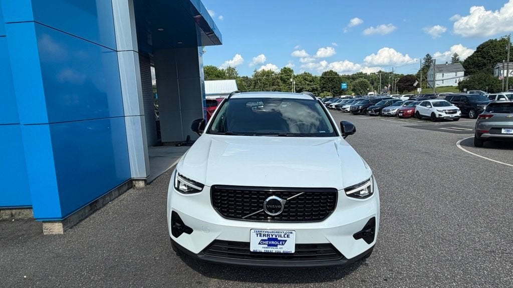 2025 Volvo XC40 Plus Dark Theme
