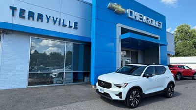 2025 Volvo XC40 Plus Dark Theme