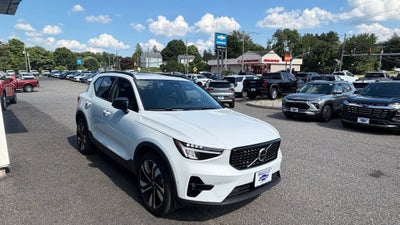 2025 Volvo XC40 Plus Dark Theme