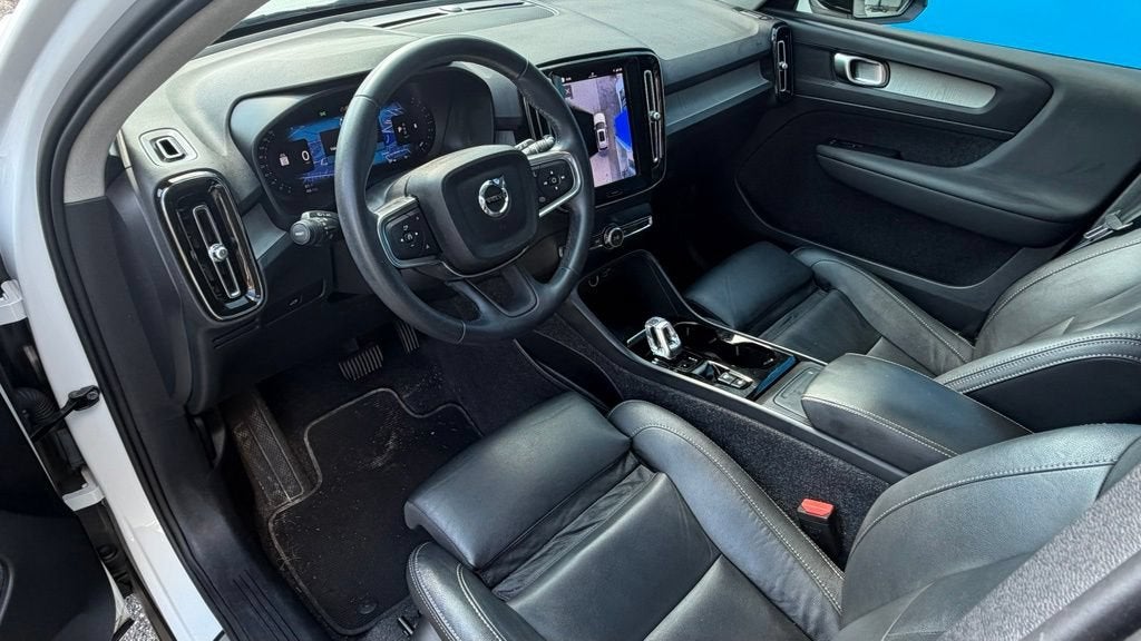 2025 Volvo XC40 Plus Dark Theme
